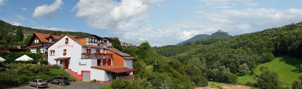 Gasthaus Trifelsblick Wernersberg Exteriör bild